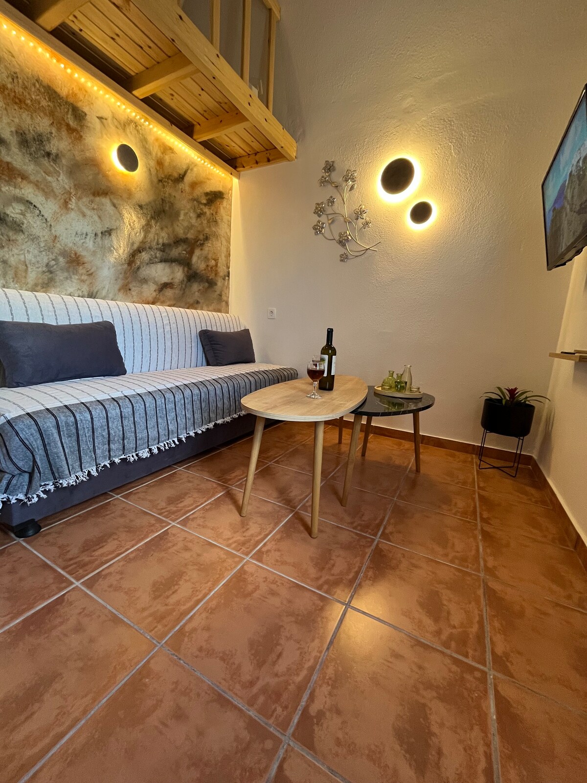 Apartment with attic 30m from famous Caldera View