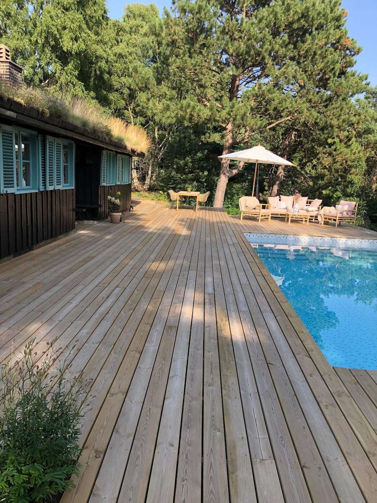 可爱的夏季度假屋，带私人游泳池。