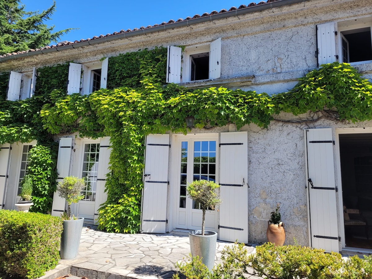 Maison  avec piscine au cœur du pays de Cognac