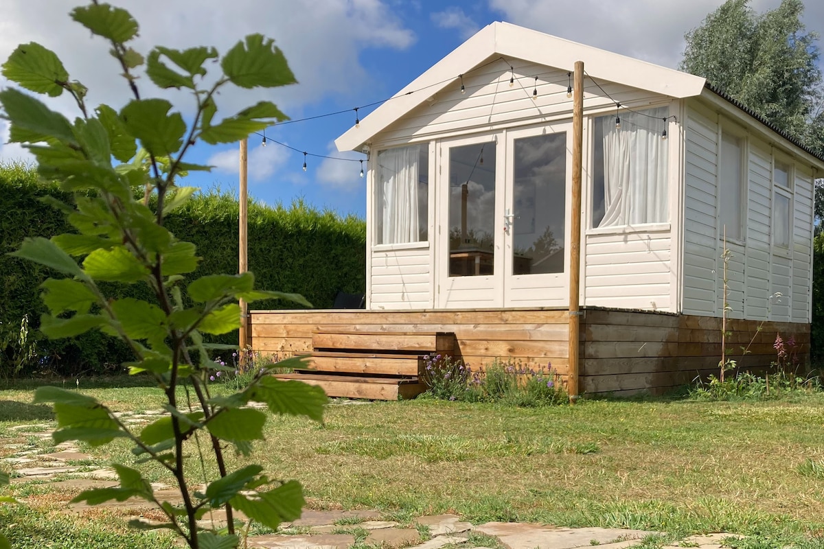 Sfeervol tiny house met privé tuin