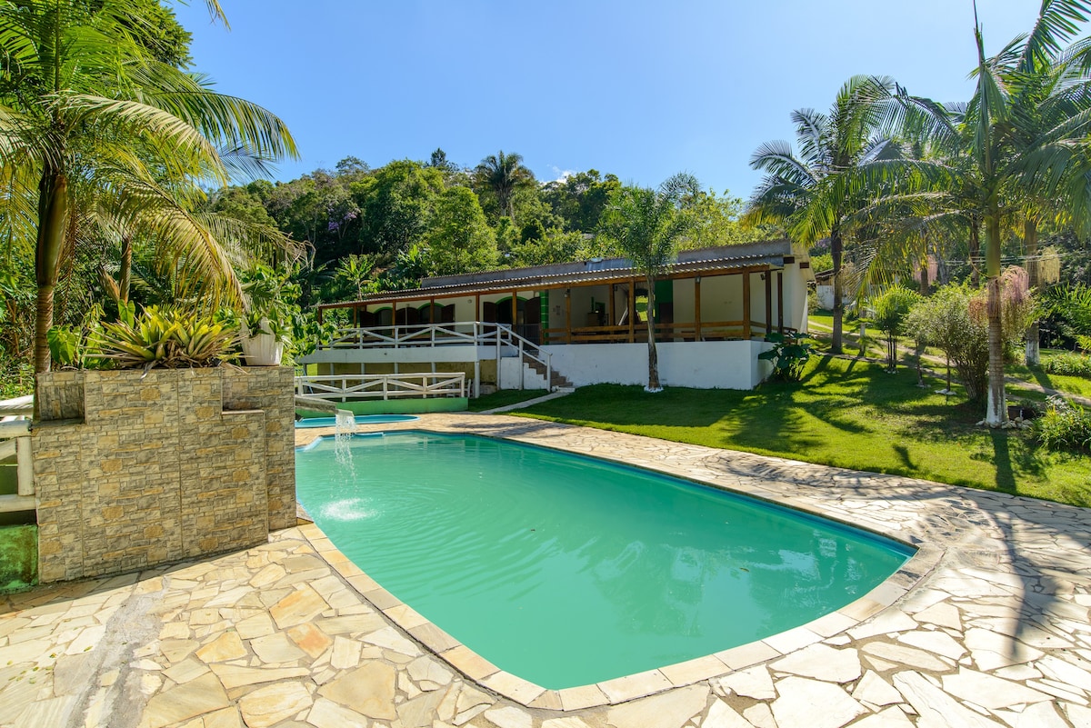 Casa de campo agradável com piscina.