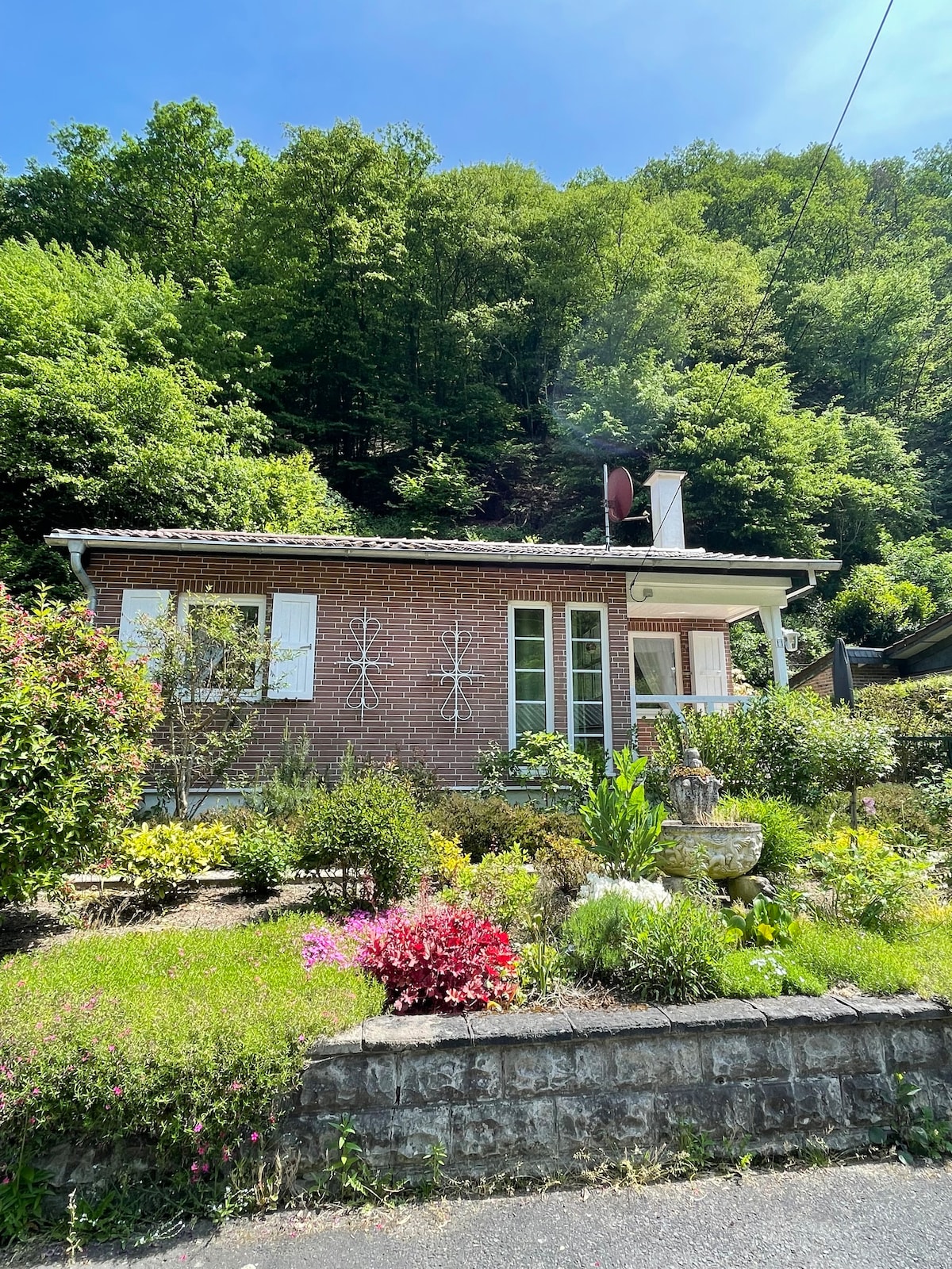 Idyllic cottage in the nature with whirlpool