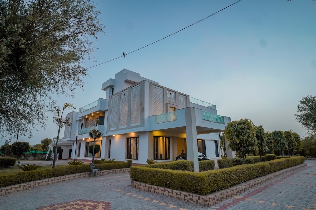 Amayra- The Luxury Farm with Pvt. Pool in Jaipur