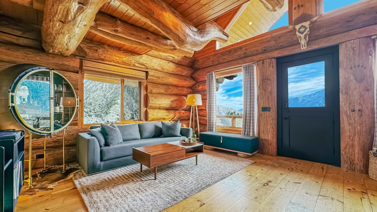 A-Frame Cabin, 360 degree mountain views, hot tub