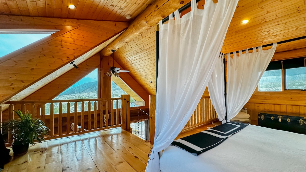 A-Frame Cabin, 360 degree mountain views, hot tub