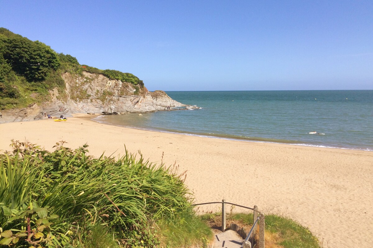 The Dairy  -  Beach 3 miles at stunning Aberporth