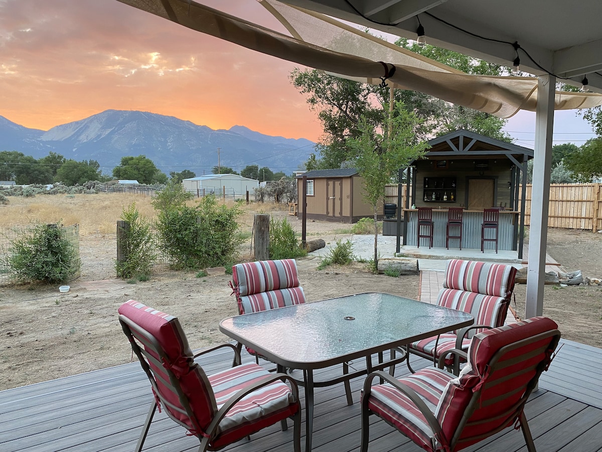 Rustic Cottage with Backyard Bar & Stunning View