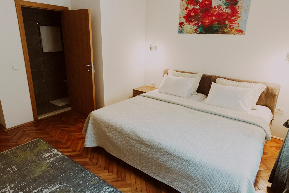 LOMBARD Room I, Hostel - Pristina