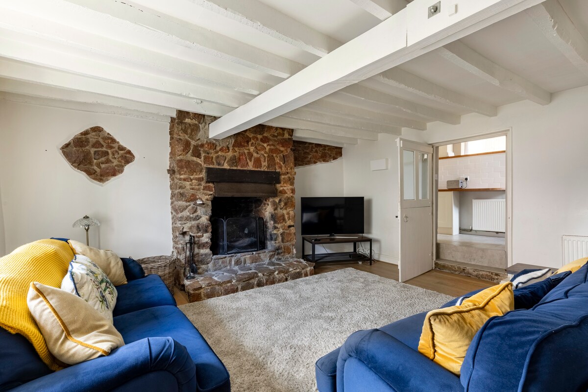 4* cottage in village close to Totnes and Torquay