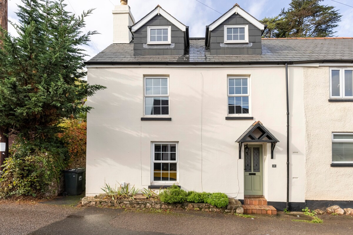 4* cottage in village close to Totnes and Torquay