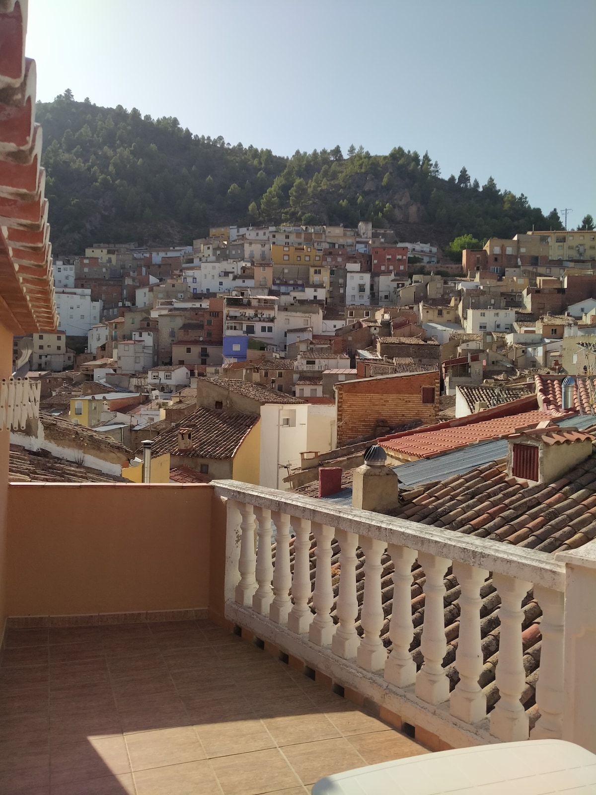 Casa  de cuatro plantas con terraza en Bogarra