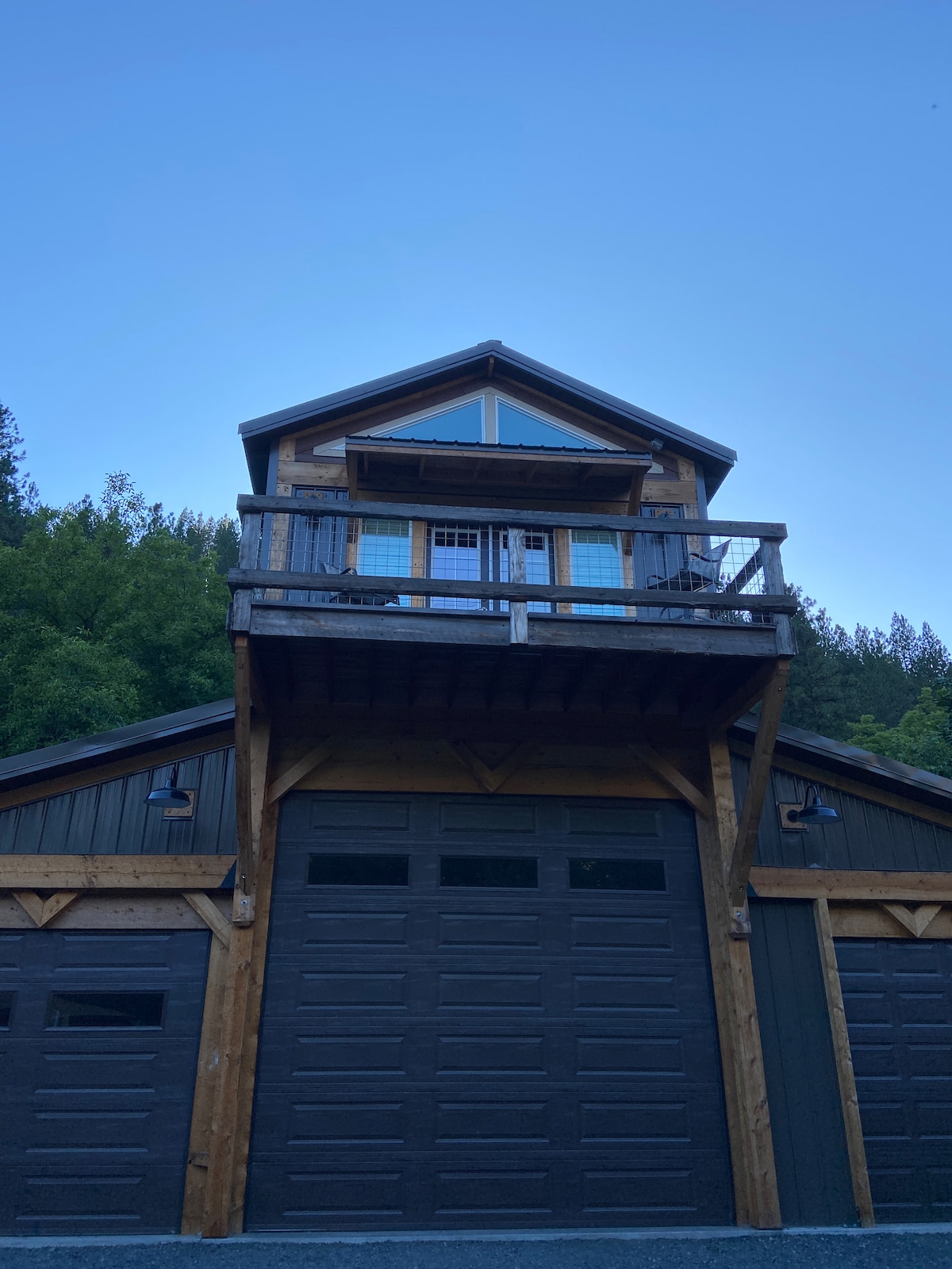 克利尔沃特河峡谷（ Clearwater River Canyon ）的树顶度假胜地