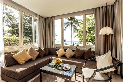 Private Villa in KhaoLak/Beachfront/(w Breakfasts)