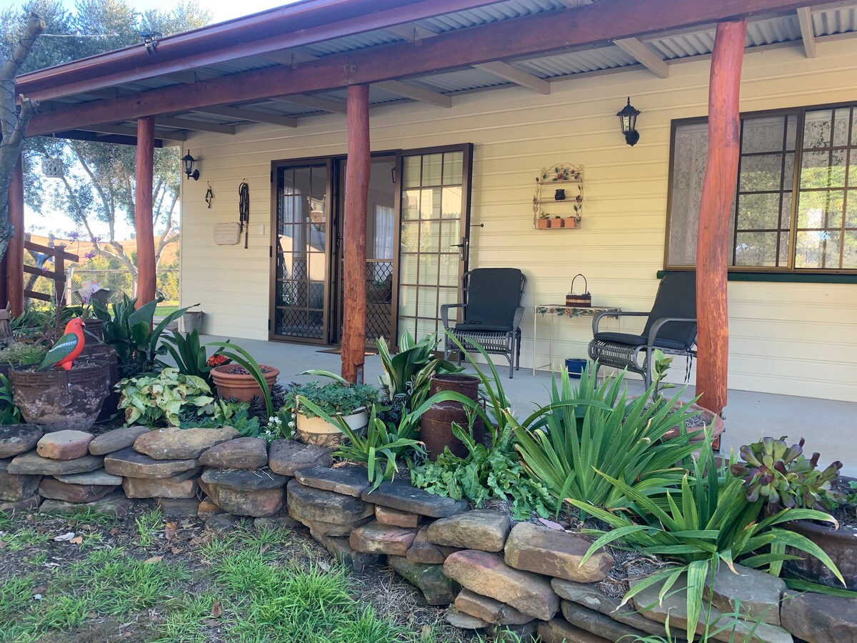 Scenic Rim Farmstay at Maroon 
Eira-Joan Cottage