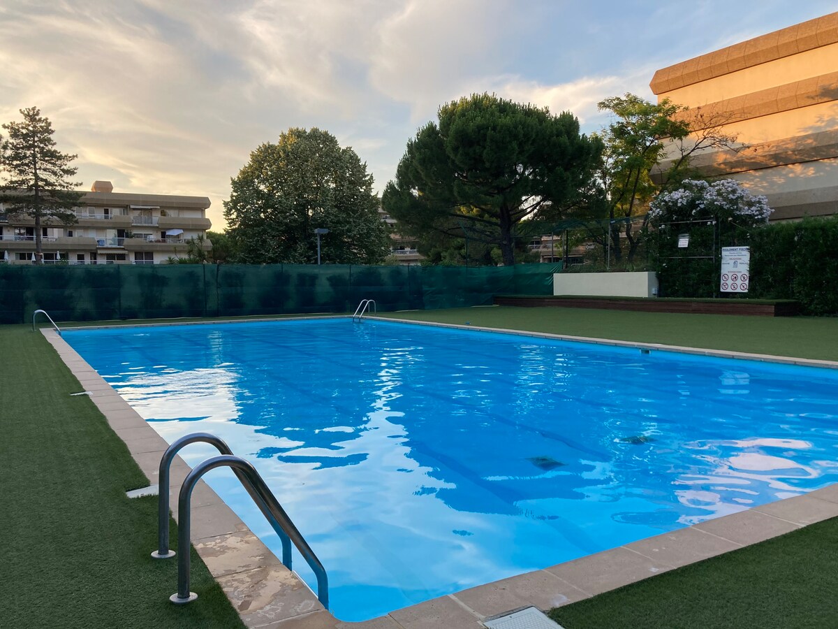 Chambre privée sur balcon- résidence avec piscine