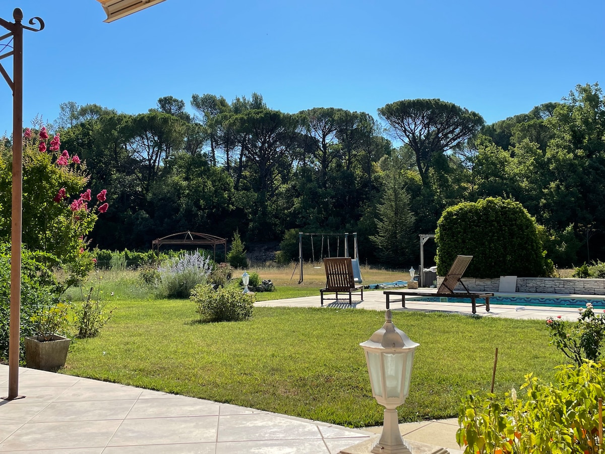 Villa avec piscine au cœur de la Provence verte