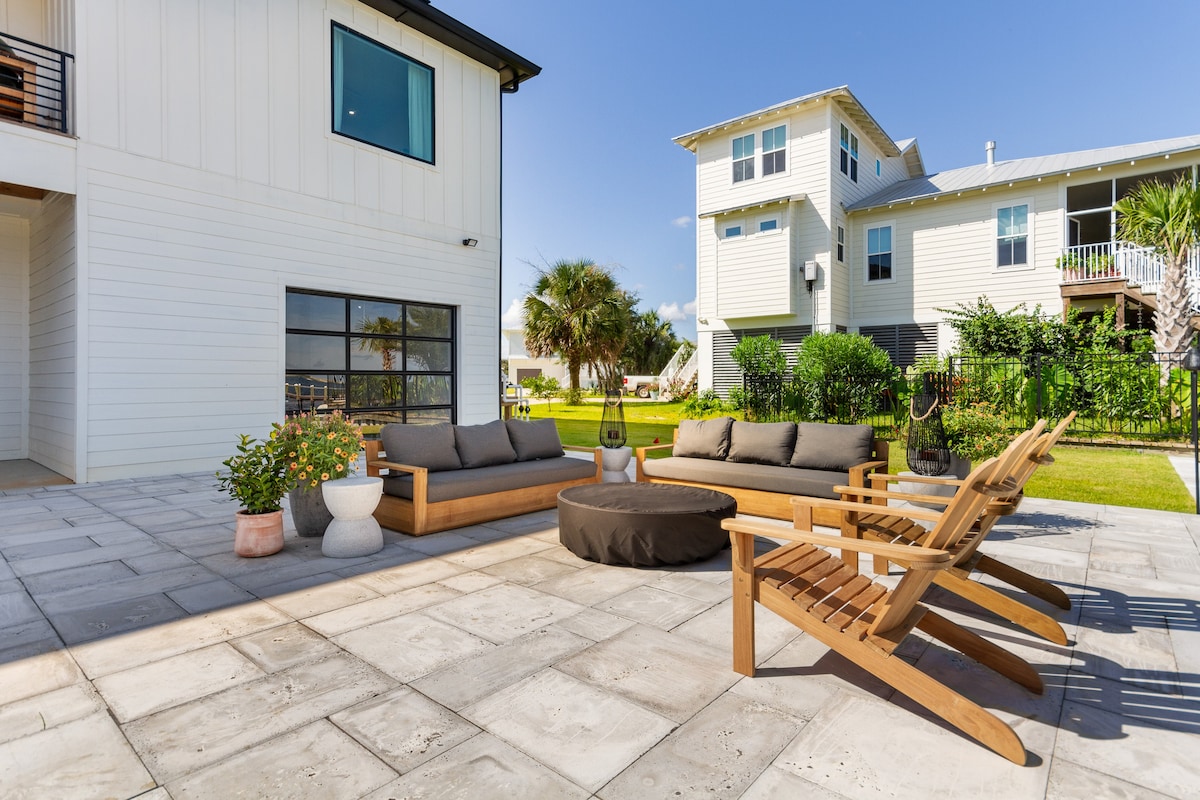 Luxury Waterfront Home+Private Beach+Infinity Pool