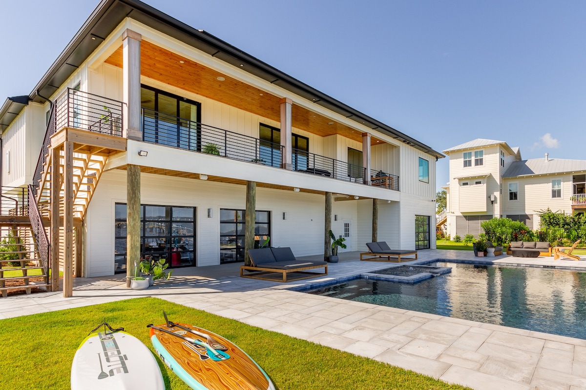 Luxury Waterfront Home+Private Beach+Infinity Pool