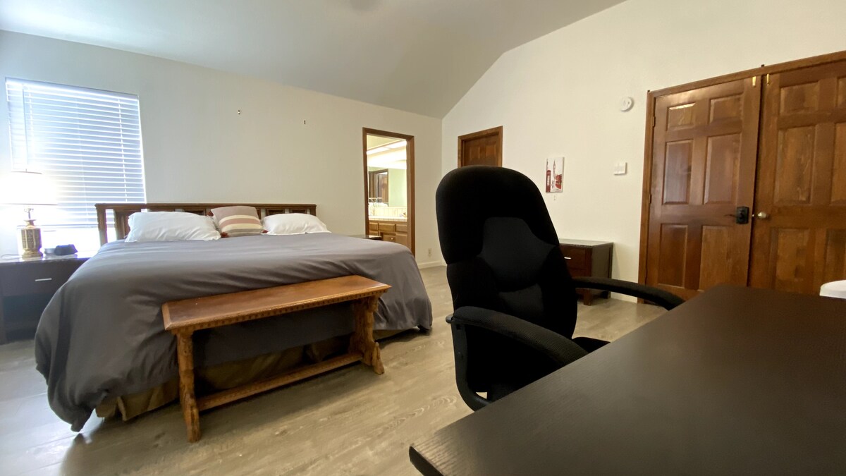 New! Private Spacious Suite-King Bed/Private Bath