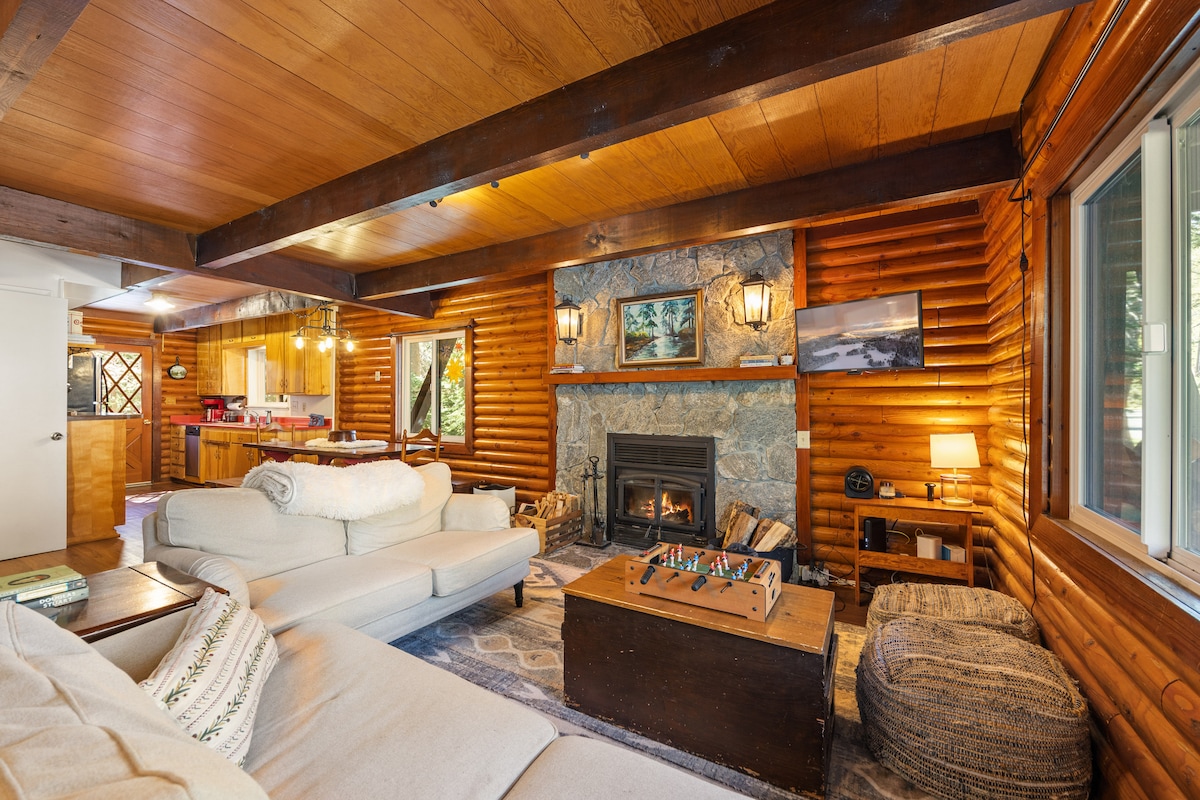 Cozy 4 BR Cabin in Serene Lakes North Lake Tahoe