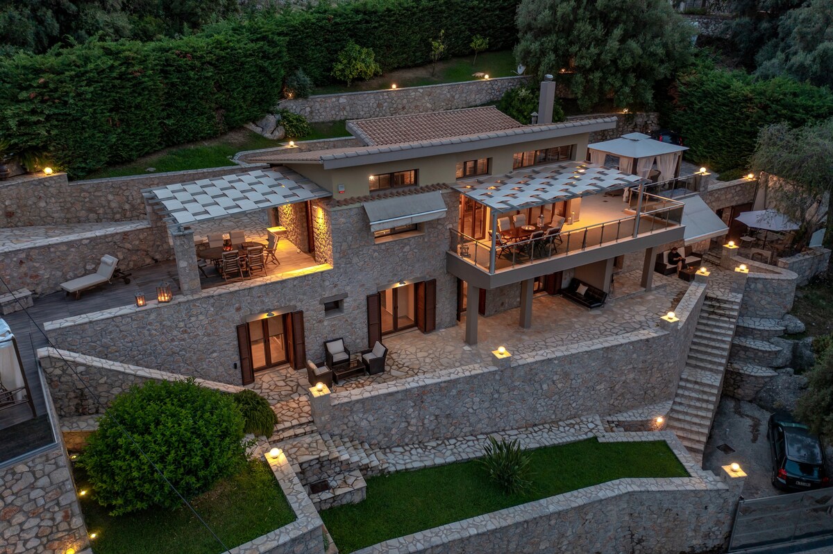 Luxurious stone built Villa Kastro