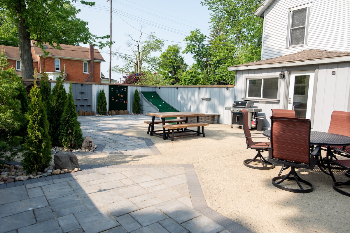 Fascinating & Fun Family Haven w/ hot tub!