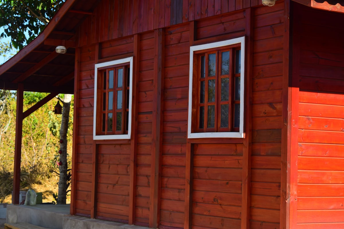 Casa cabana madeira aconchegante - Lago Corumbá 4
