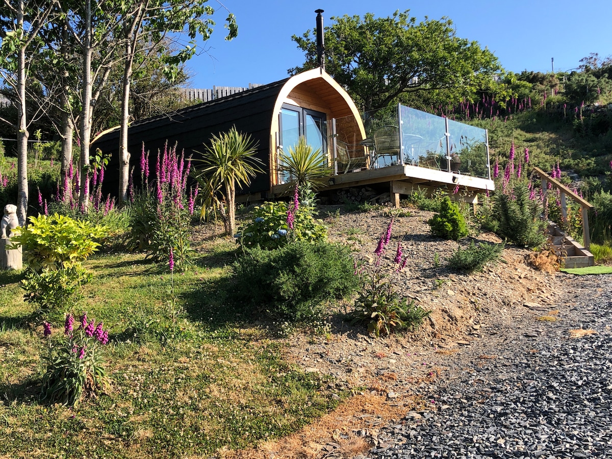 Luxury Glamping POD with own use hot tub