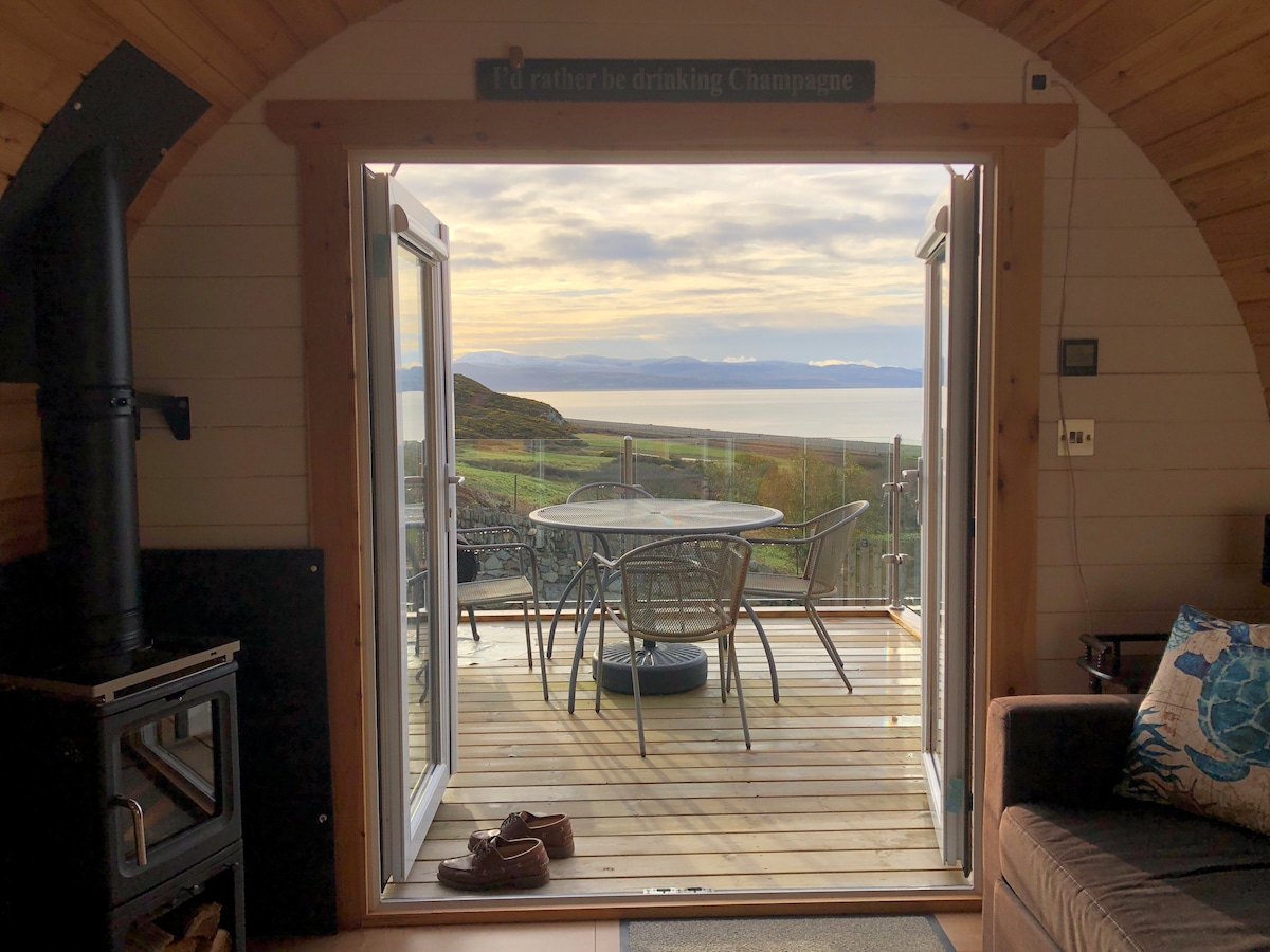 Luxury Glamping POD with own use hot tub