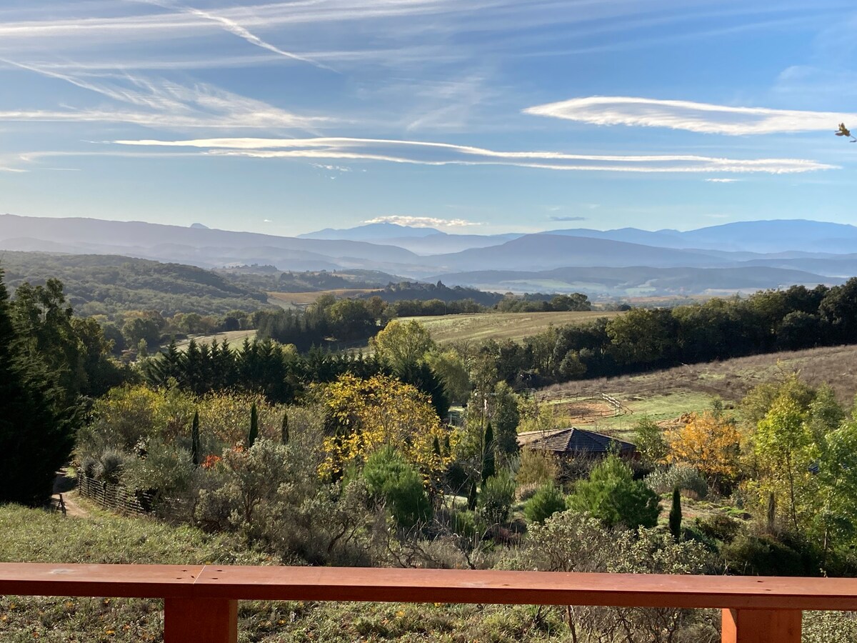 À perte de vue, cabane perchée, jacuzzi et piscine