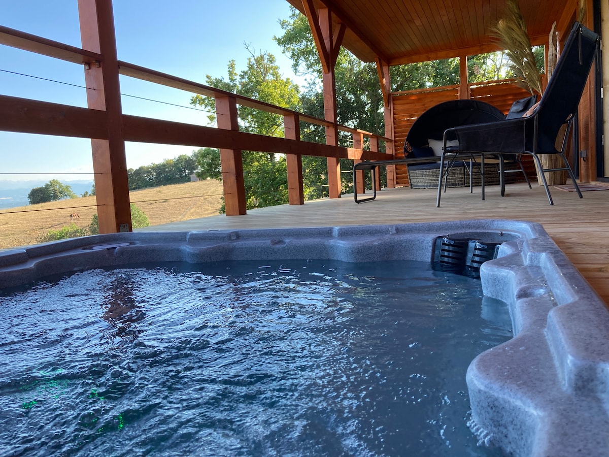 À perte de vue, cabane perchée, jacuzzi et piscine