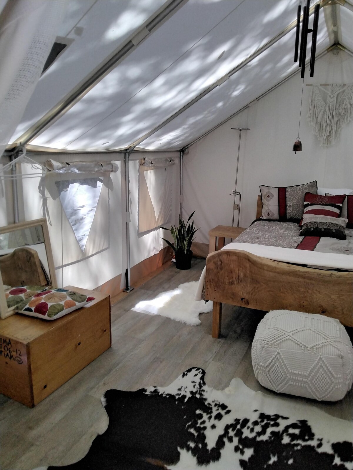 豪华露营马德罗纳帐篷、电暖气和冰箱