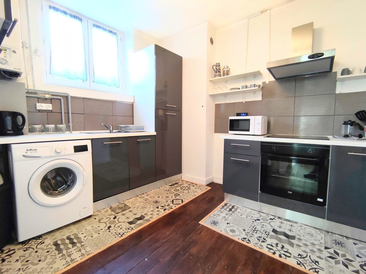Lovely 1 bed flat with garden & parking. No fees.