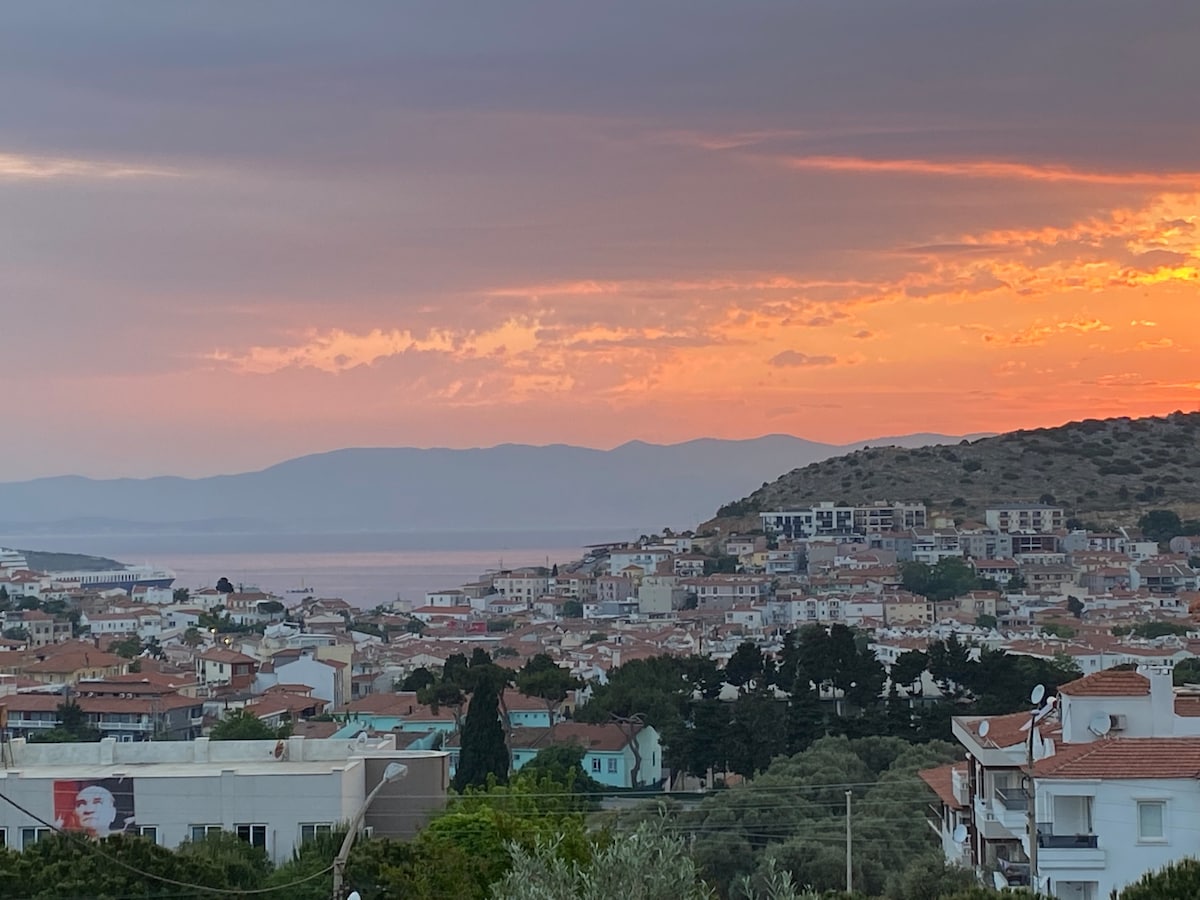 位于Cheşme中心的三层别墅，可欣赏海景