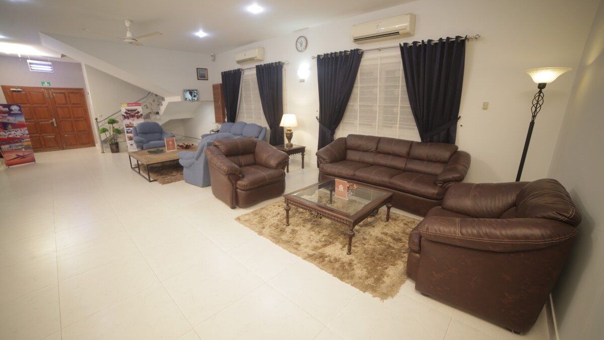 House Portion with Adorable 5 Bed Rooms at FSK.