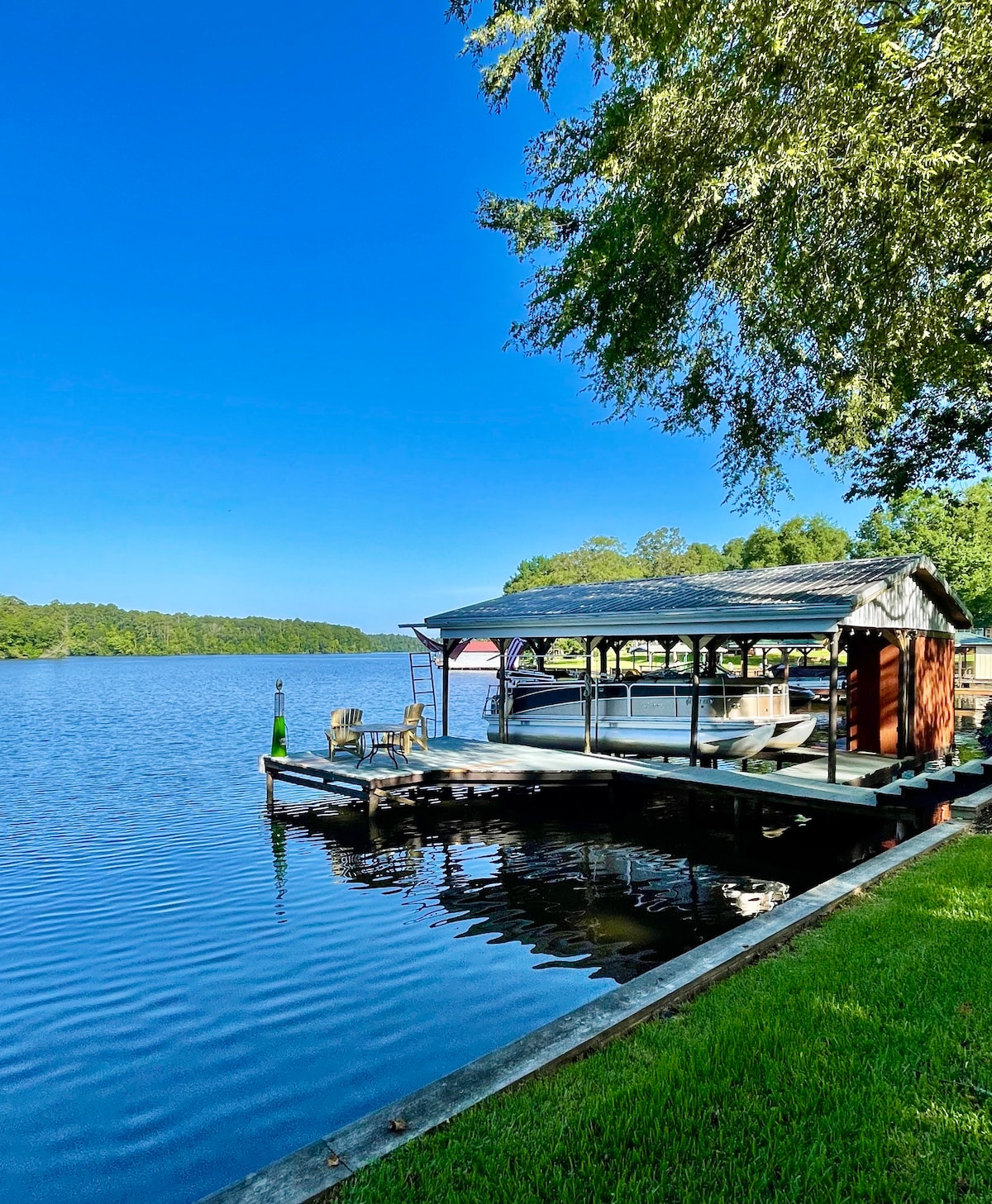 Gorgeous Waterfront Log Home on Lake Sinclair