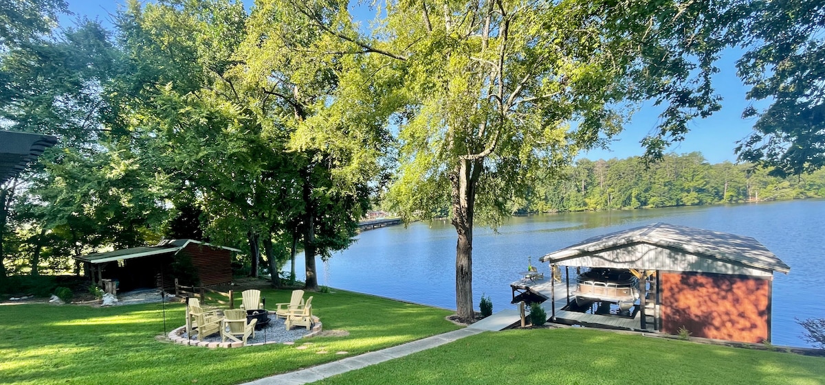 Gorgeous Waterfront Log Home on Lake Sinclair