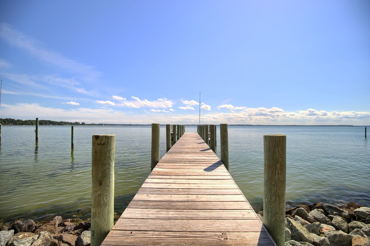 Waterfront, Dock, Hot Tub, Fire Pit, Beach Access!