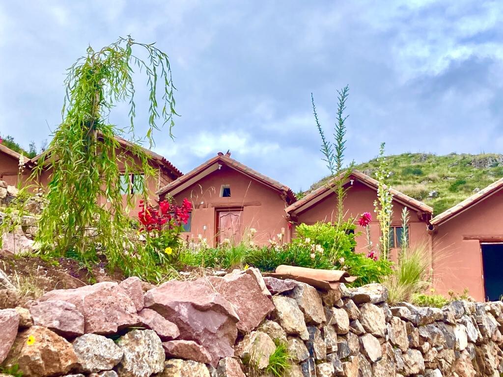 Casa en medio de las montañas en Chinchero