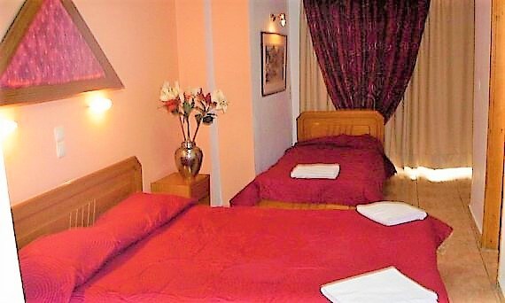 德尔菲中心Aiolos酒店、1张大床和1张床和50% viwe