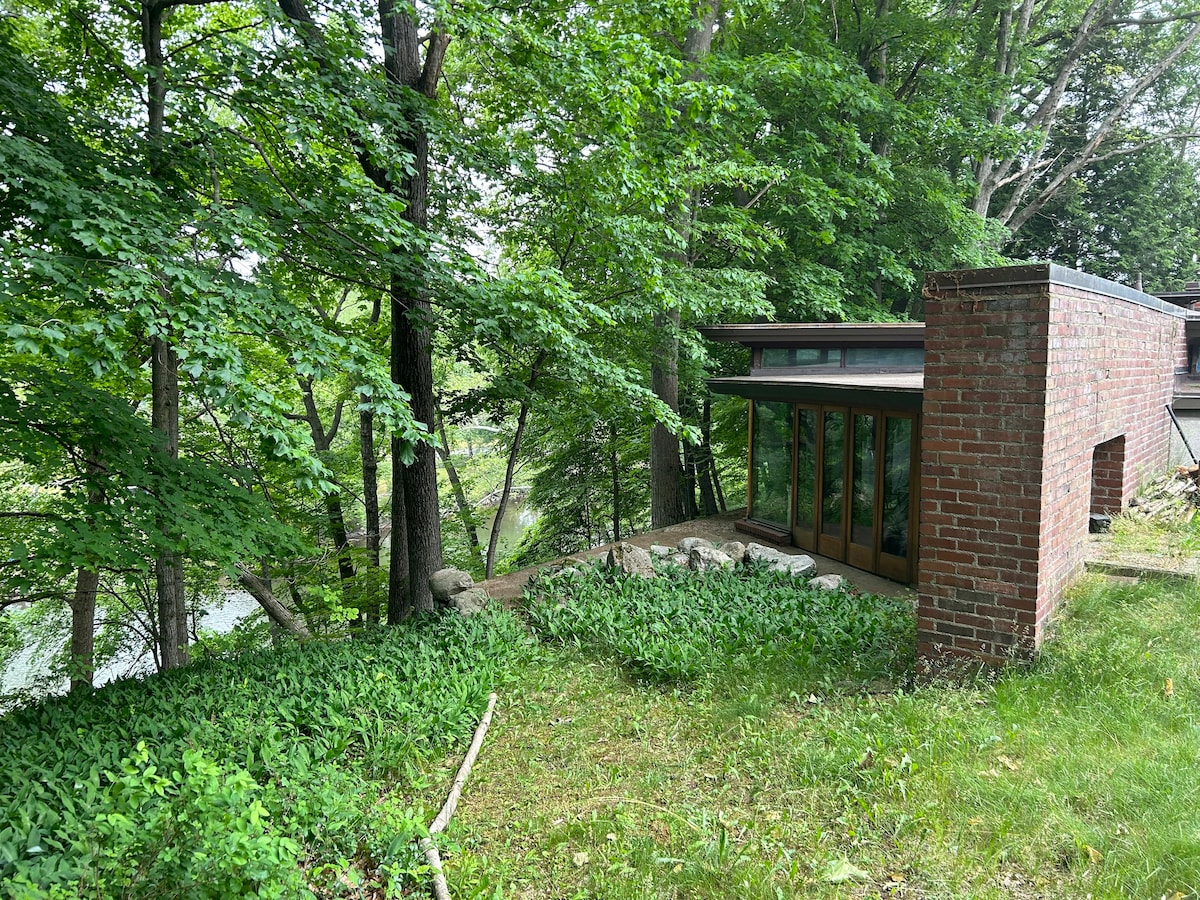 Usonian Frank LLoyd Wright inspired River House