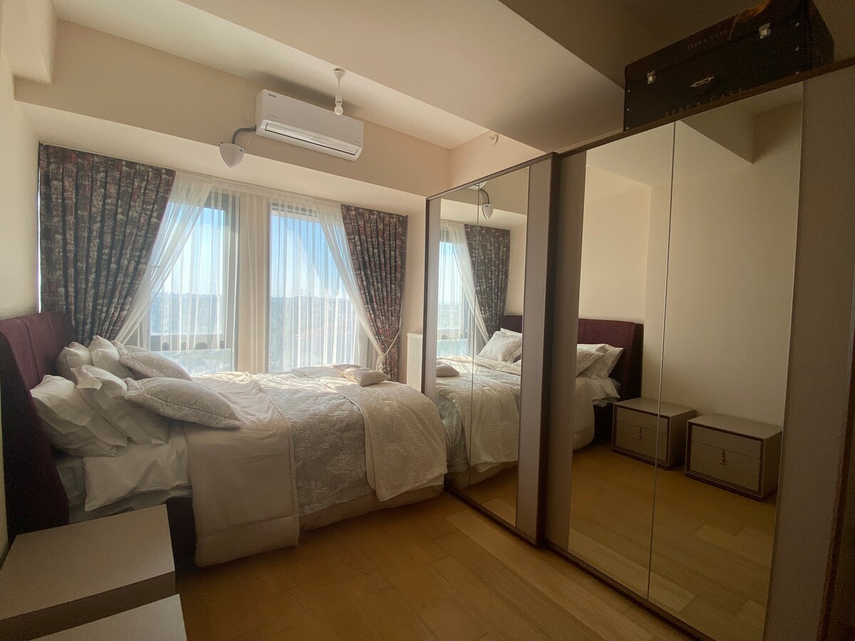 Luxurious 2-bedroom apartment in Venezia residence