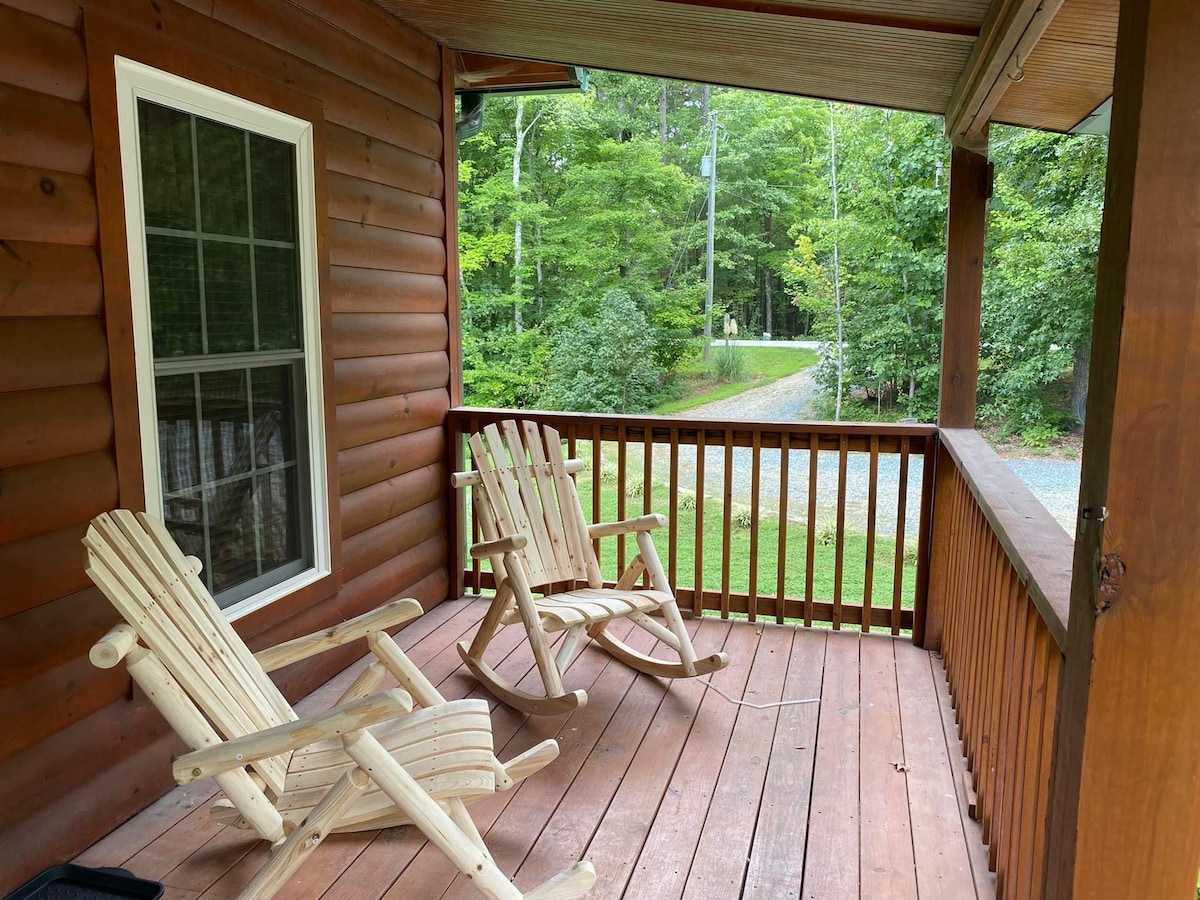 Spacious Woodland Cabin - Kerr Lake