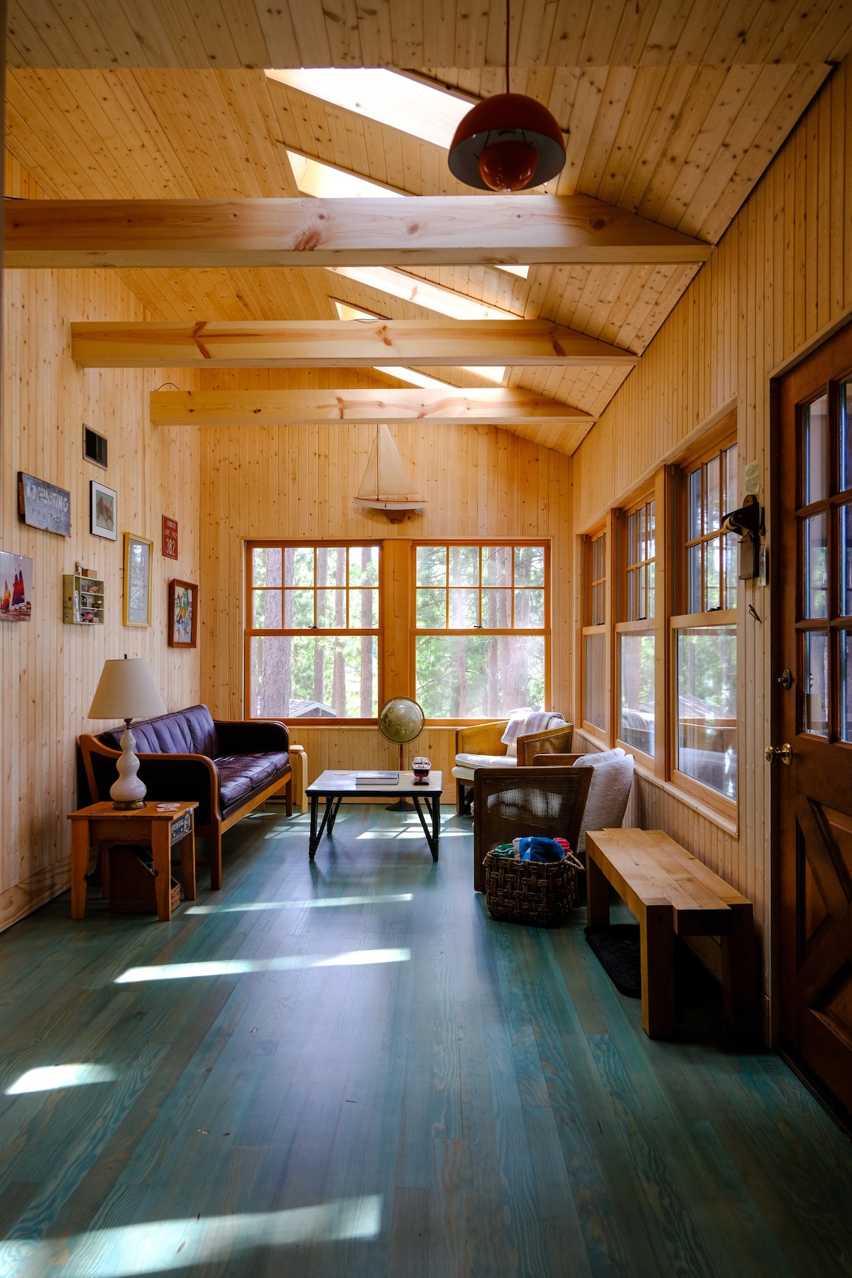 Pinepoint Retreat  with Lakeside Sauna