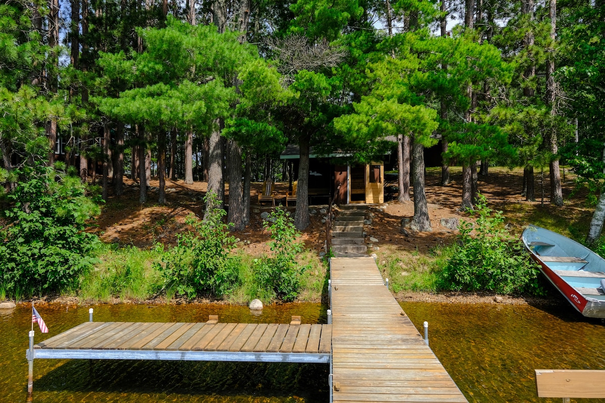 Pinepoint Retreat  with Lakeside Sauna