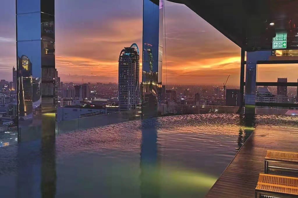 DowntownLuxury 1BRCondo/360° INFINITYPOOL@Chitlom