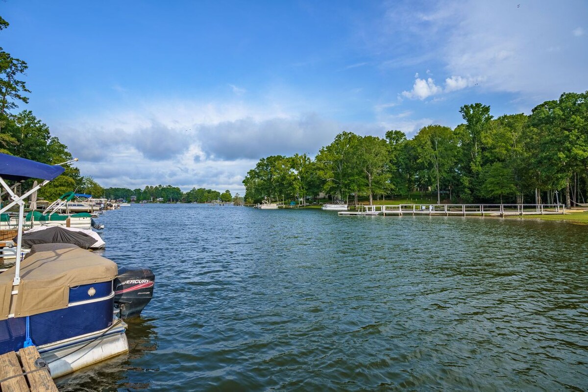 默里湖（ Lake Murray ）上的避风港小屋（ Lake Haven Cottage ）