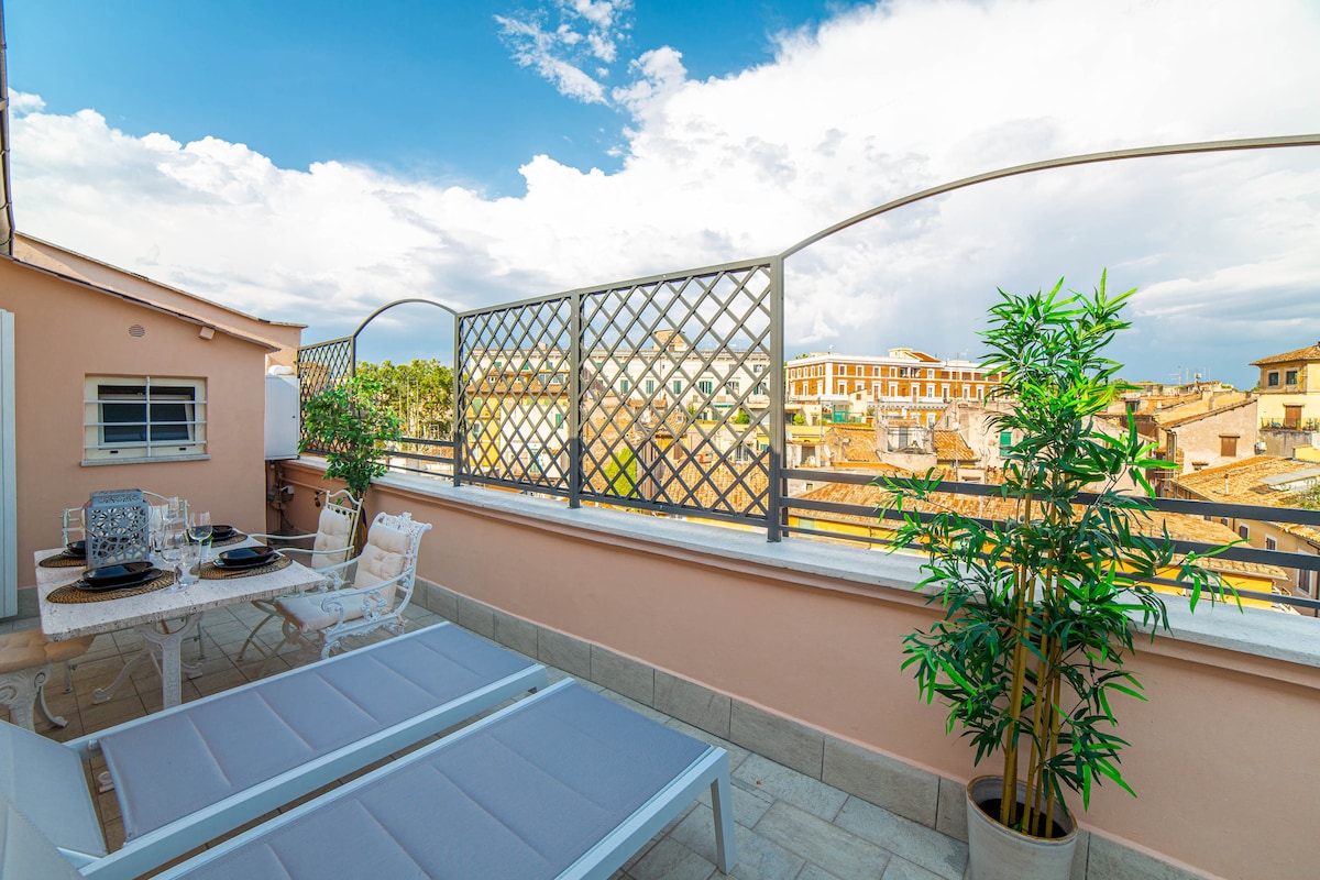 Luxury Jacuzzi Terrace in Trastevere!