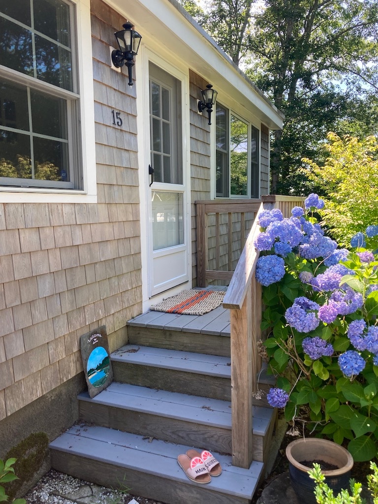 Walk to Beach, Dog-Friendly, AC, Outdoor Shower