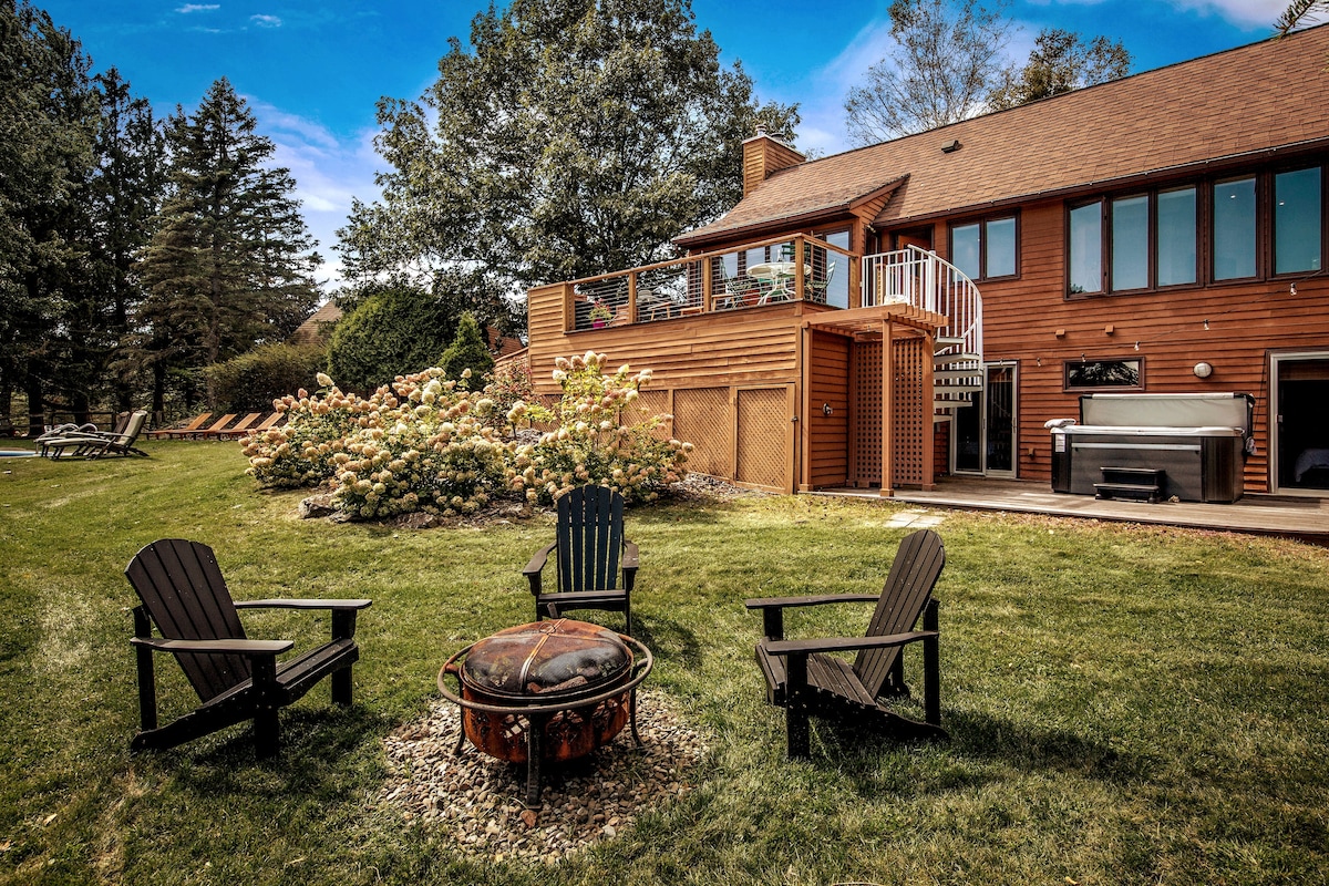 Hudson Valley & Catskill Mountain Views • Hot Tub